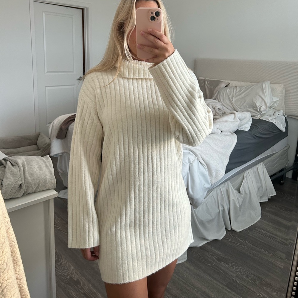 Abercrombie white sweater dress NWT
